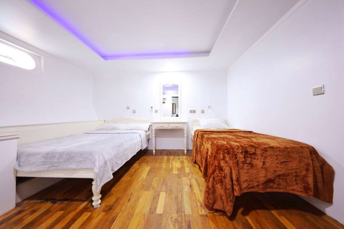 Legend 1 Standard Cabin