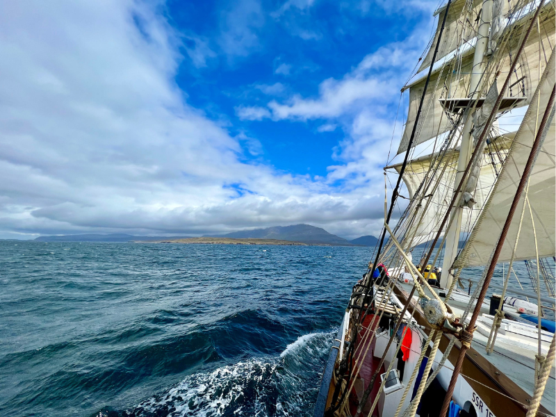 Sailing on the Lady Of Avenel