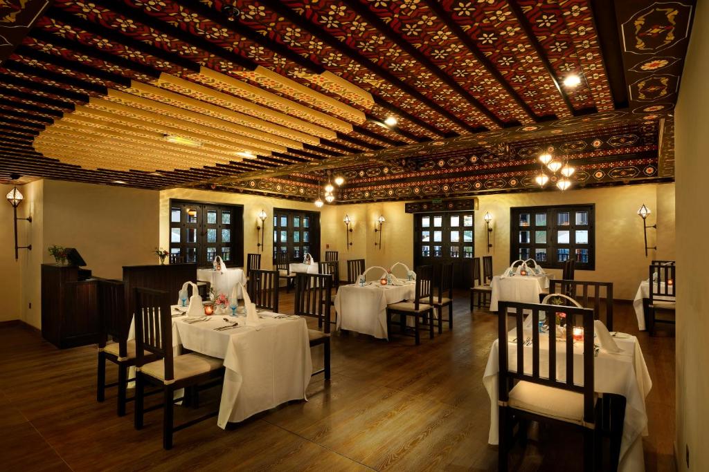 atana-musandam dining area