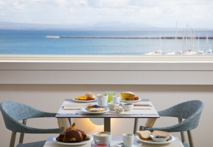 Hotel Riviera Dining Area